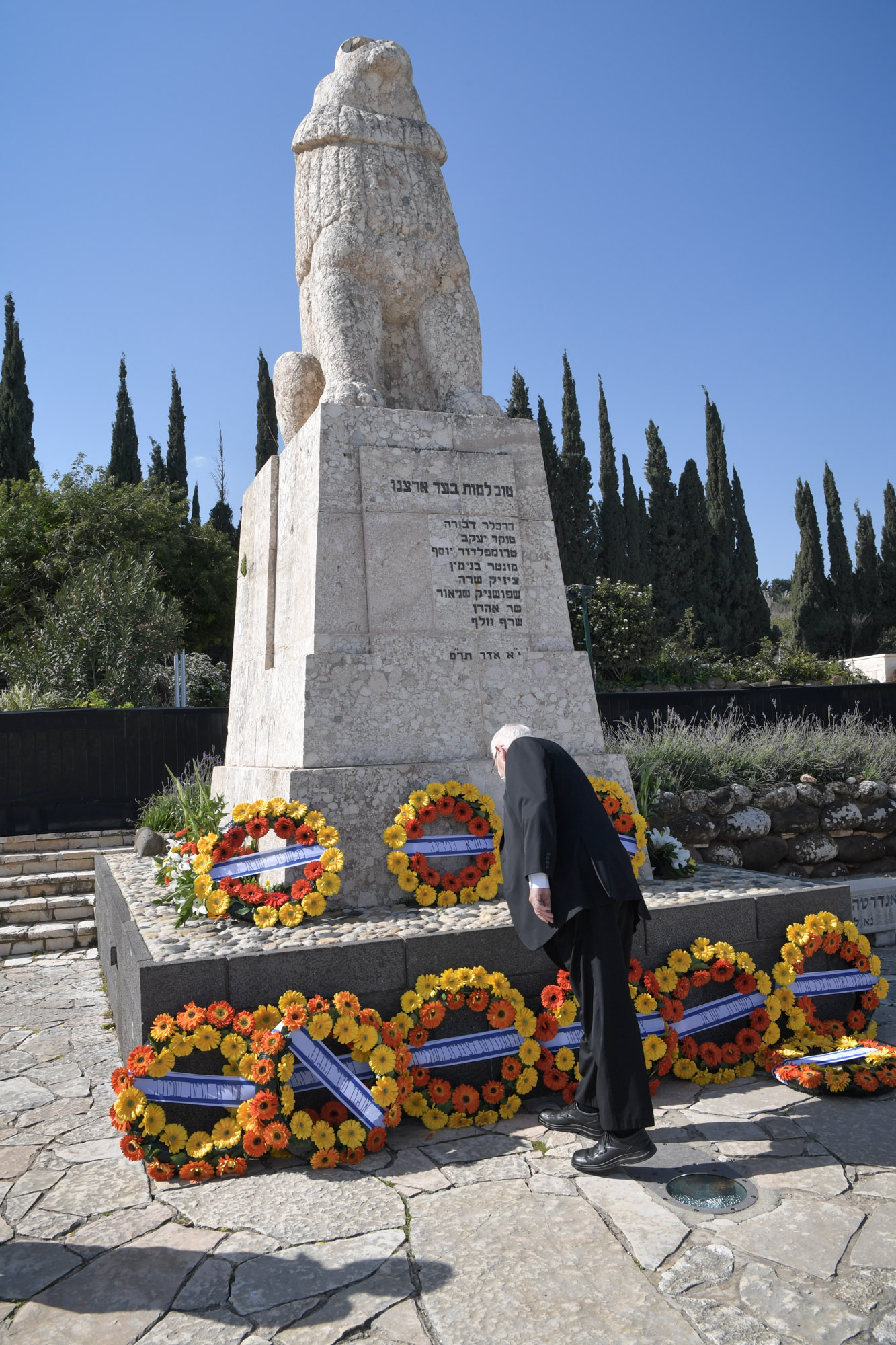 Reuven_Rivlin_visits_Tel-Hai_Academic_College_and_Tel_Hai_Roaring_Lion_Monument,_February_2021_(KBG_GPO508)