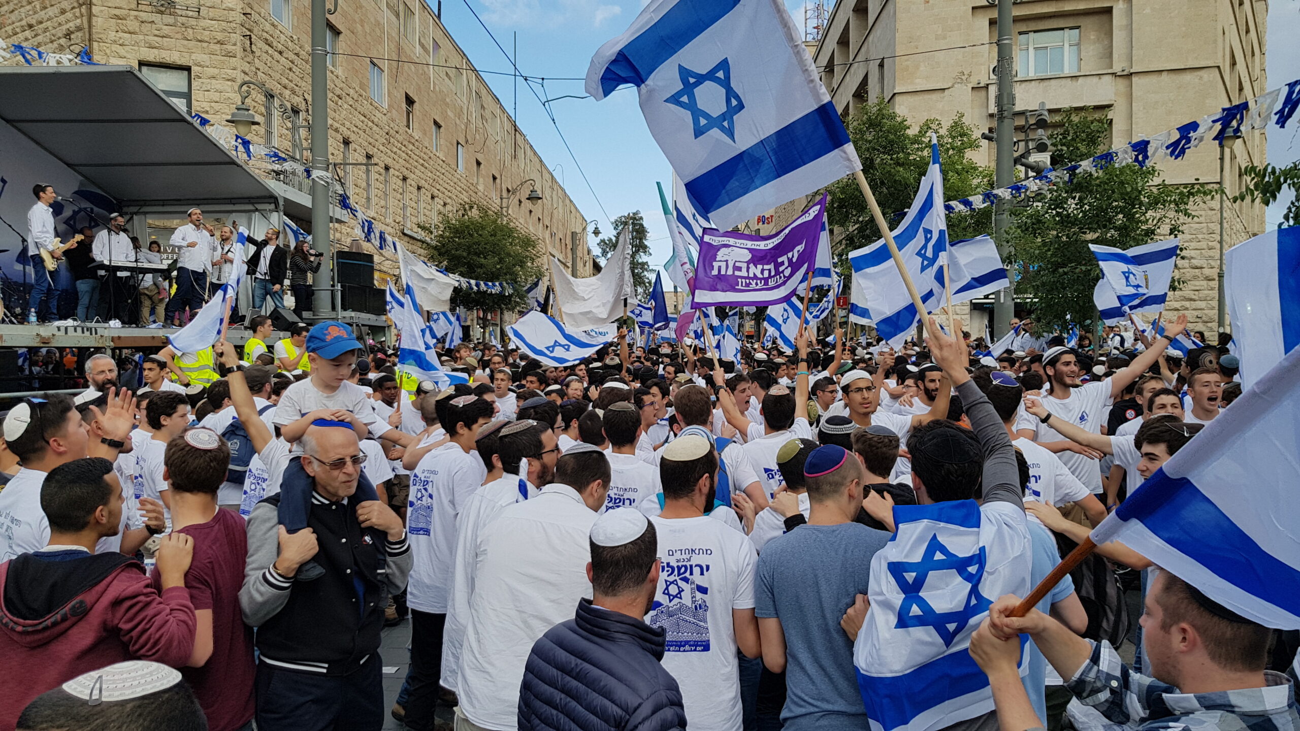 Flags_dance_in_Jerusalem_2018_10