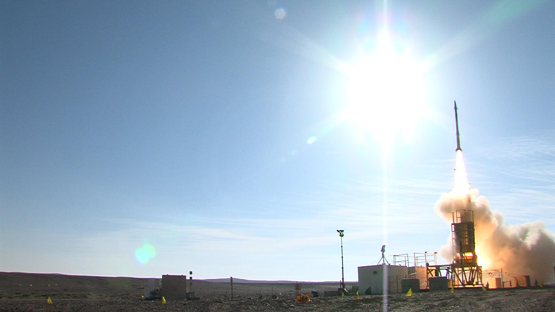 Nov._20,_2012_-_David’s_Sling_Weapons_System_Stunner_Missile_intercepts_target_during_inaugural_flight_test_(1)